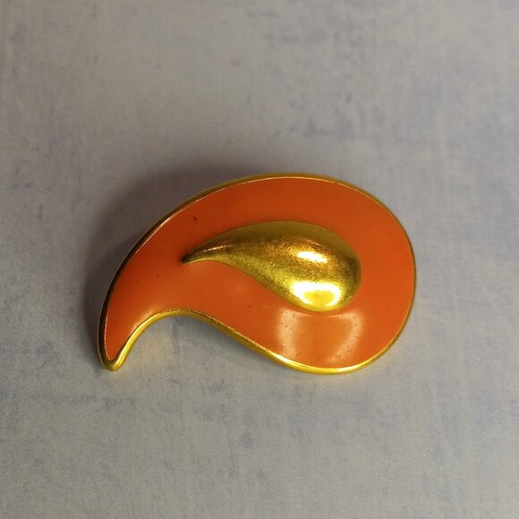 YSL Yves Saint Laurent Earring Peachy Pink Gold Paisley (Single) - Picture 4 of 7